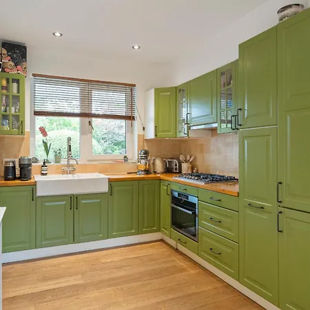 Vakantiehuis The Oasis Charming Family With Garden And Private Parking *