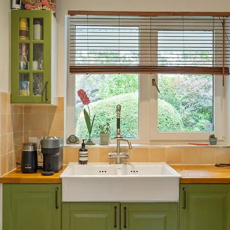 Vakantiehuis The Oasis Charming Family With Garden And Private Parking