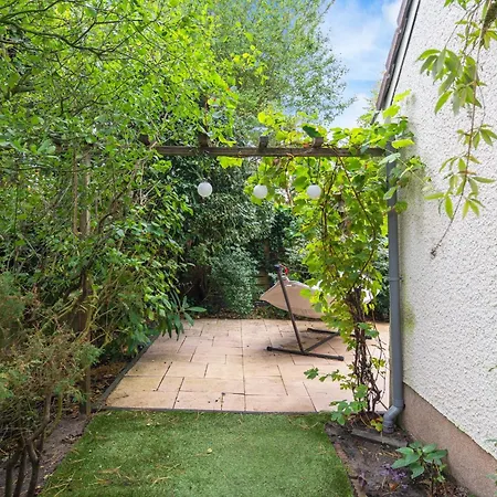 The Oasis Charming Family With Garden And Private Parking Vakantiehuis *