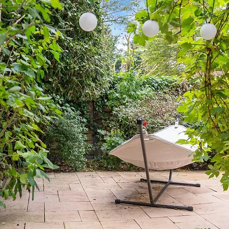 Vakantiehuis The Oasis Charming Family With Garden And Private Parking *