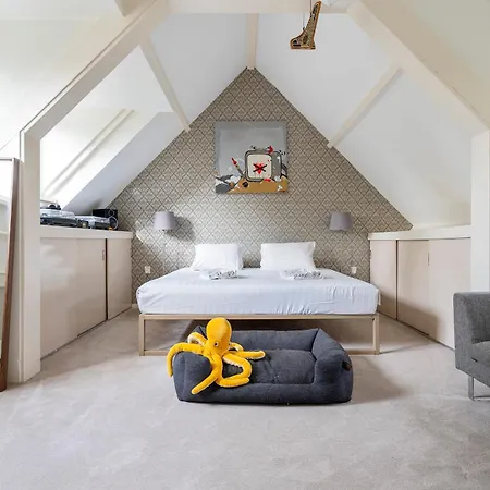 Vakantiehuis The Oasis Charming Family With Garden And Private Parking