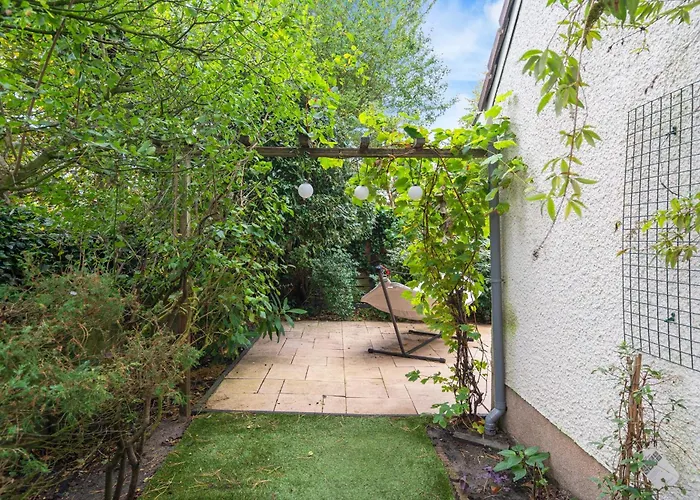 The Oasis Charming Family With Garden And Private Parking 度假居 *